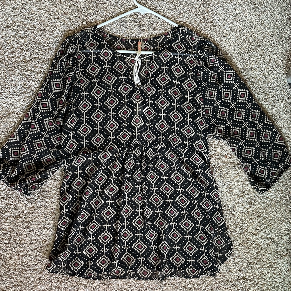 Sheer tunic with delicate rushing in front size M